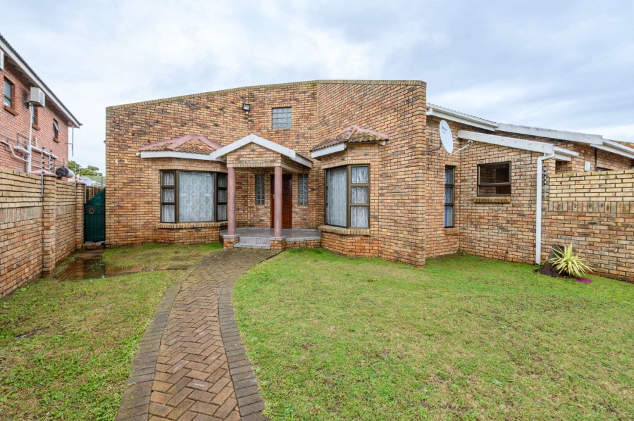 12 Bedroom Property for Sale in Summerstrand Eastern Cape